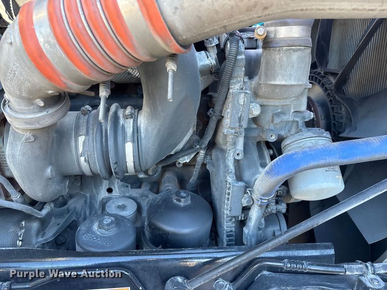 image for item EC3912 2019 Kenworth T680 semi truck