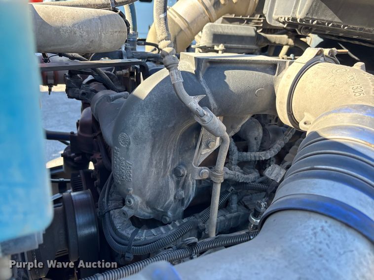 image for item EC3912 2019 Kenworth T680 semi truck