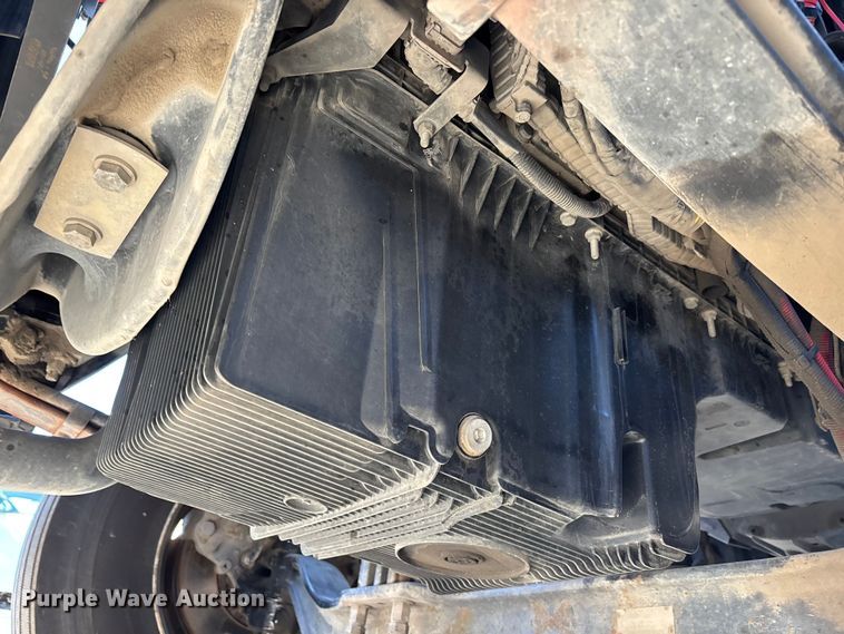 image for item EC3912 2019 Kenworth T680 semi truck