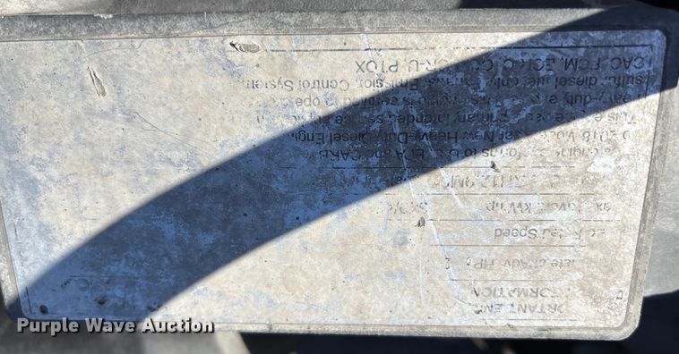 image for item EC3912 2019 Kenworth T680 semi truck