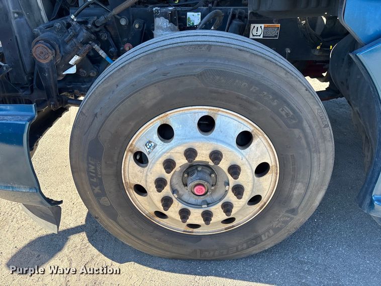 image for item EC3912 2019 Kenworth T680 semi truck