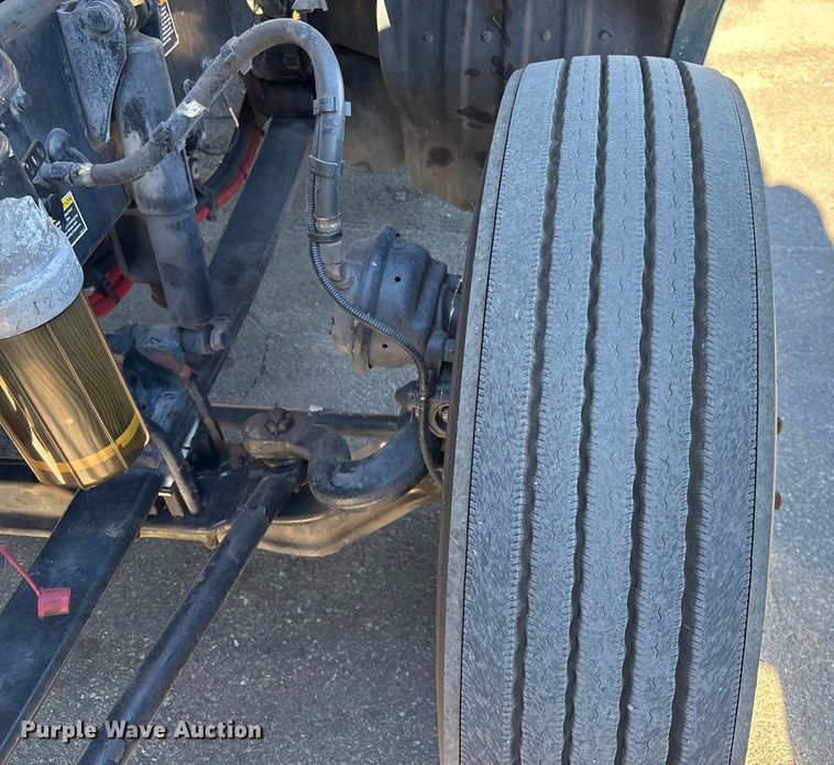 image for item EC3912 2019 Kenworth T680 semi truck