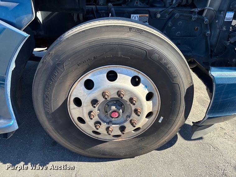 image for item EC3912 2019 Kenworth T680 semi truck