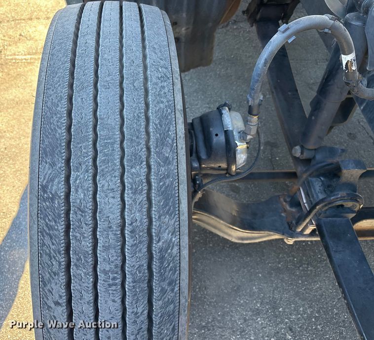 image for item EC3912 2019 Kenworth T680 semi truck