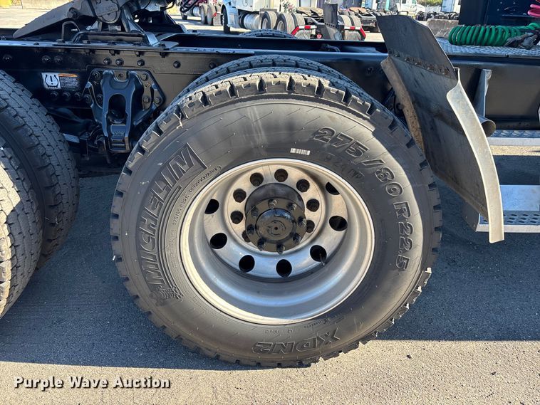 image for item EC3912 2019 Kenworth T680 semi truck