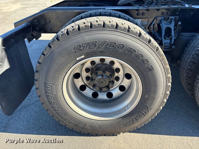 image for item EC3912 2019 Kenworth T680 semi truck