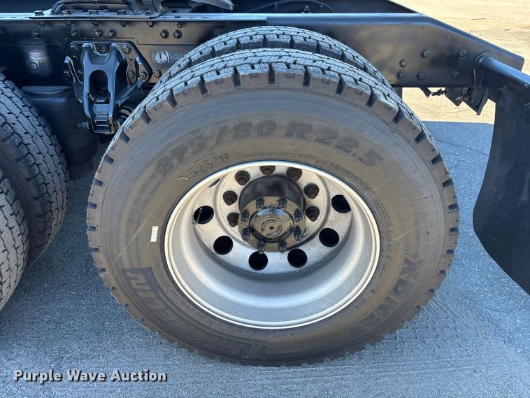 image for item EC3912 2019 Kenworth T680 semi truck