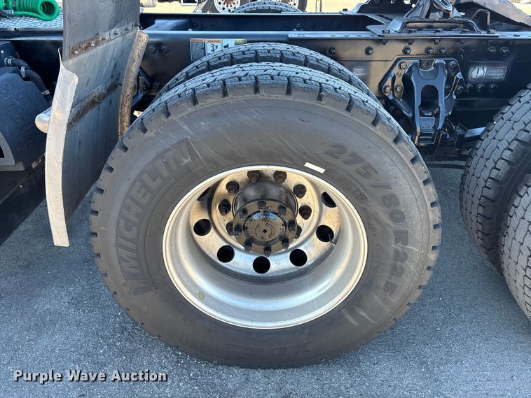 image for item EC3912 2019 Kenworth T680 semi truck