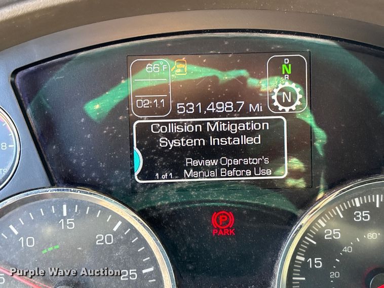 image for item EC3912 2019 Kenworth T680 semi truck