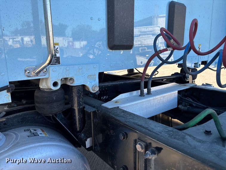 image for item EC3913 2019 Peterbilt 579 semi truck