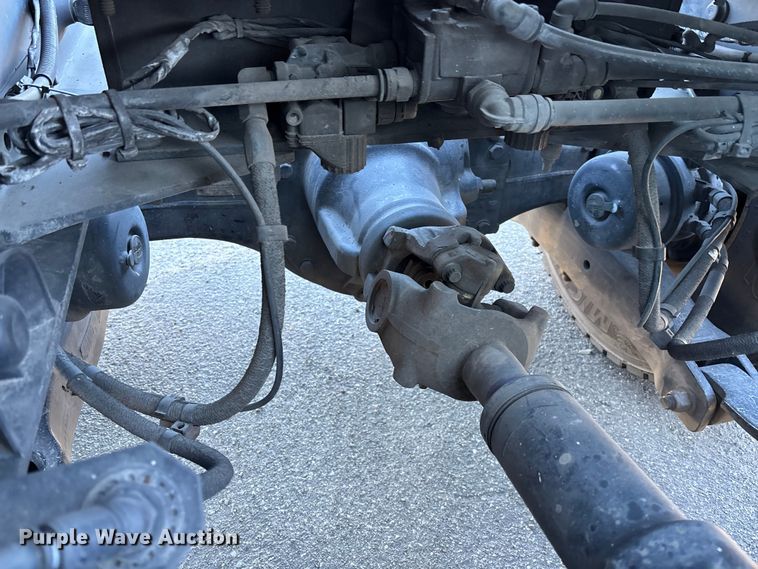 image for item EC3913 2019 Peterbilt 579 semi truck