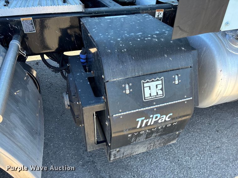 image for item EC3913 2019 Peterbilt 579 semi truck