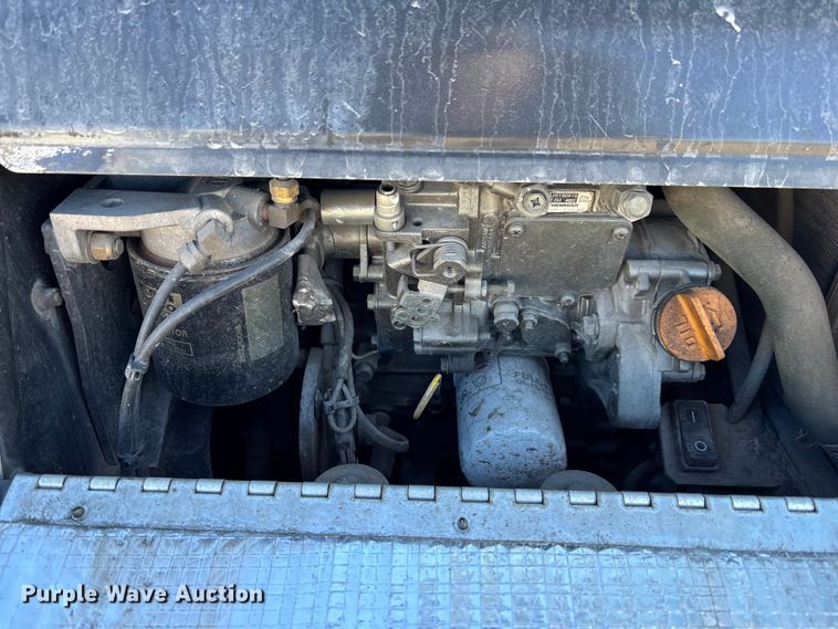 image for item EC3913 2019 Peterbilt 579 semi truck