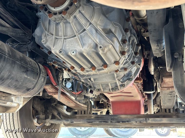 image for item EC3913 2019 Peterbilt 579 semi truck