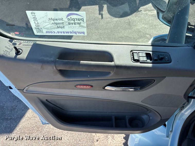 image for item EC3913 2019 Peterbilt 579 semi truck