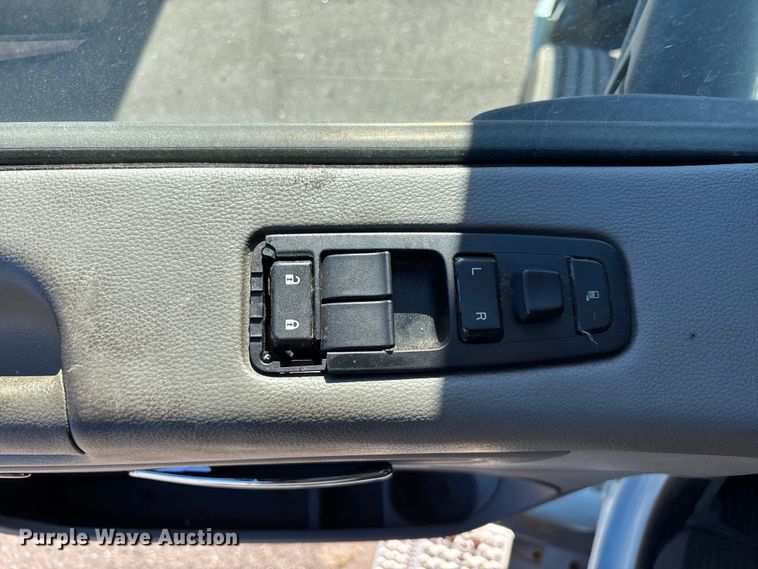 image for item EC3913 2019 Peterbilt 579 semi truck