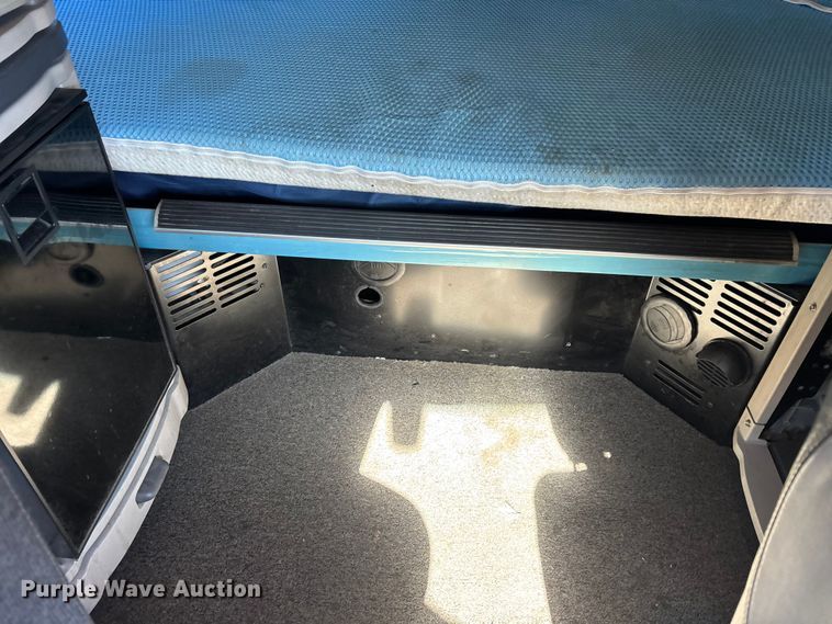 image for item EC3913 2019 Peterbilt 579 semi truck