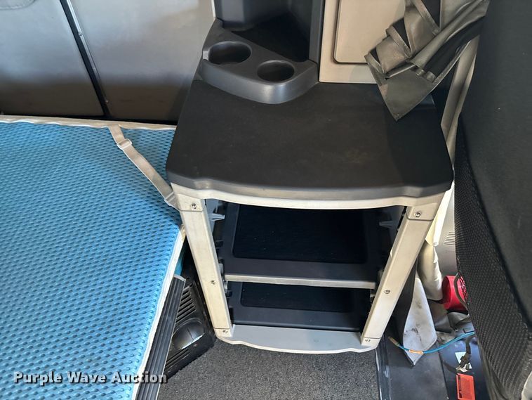 image for item EC3913 2019 Peterbilt 579 semi truck