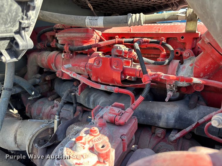 image for item EC3913 2019 Peterbilt 579 semi truck