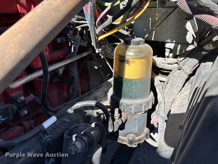 image for item EC3913 2019 Peterbilt 579 semi truck