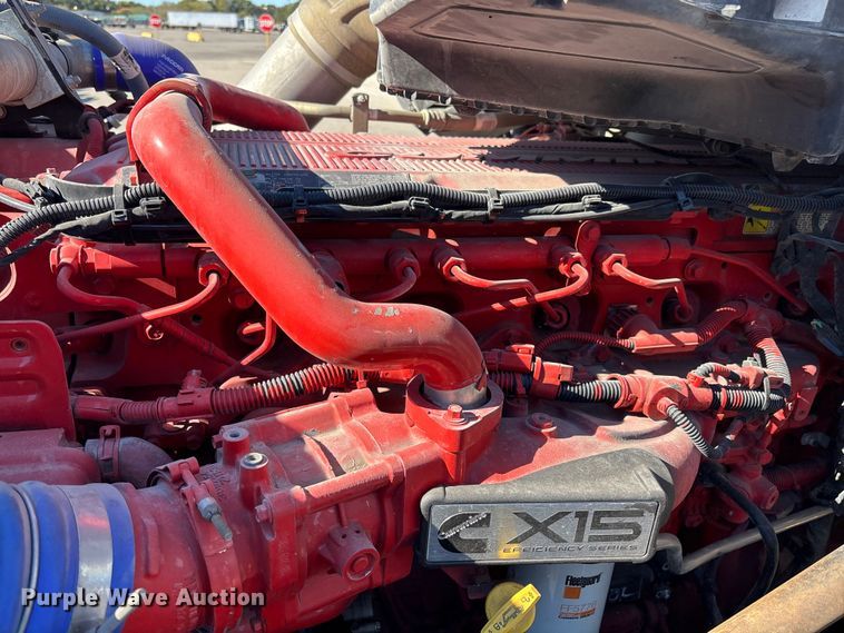 image for item EC3913 2019 Peterbilt 579 semi truck