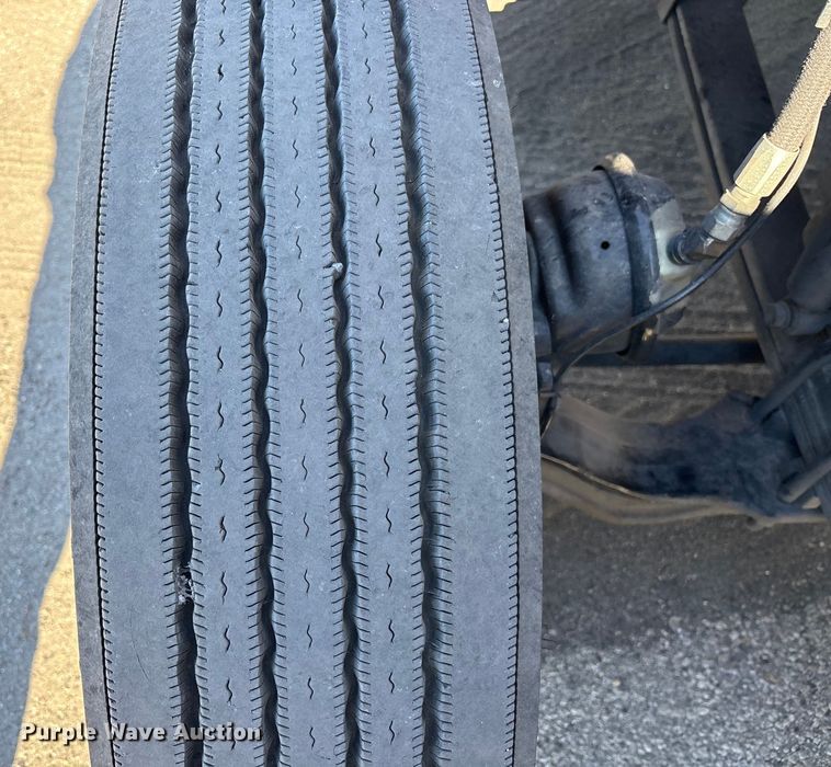 image for item EC3913 2019 Peterbilt 579 semi truck