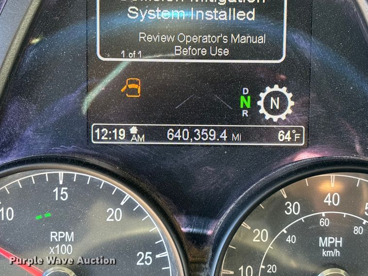 image for item EC3913 2019 Peterbilt 579 semi truck