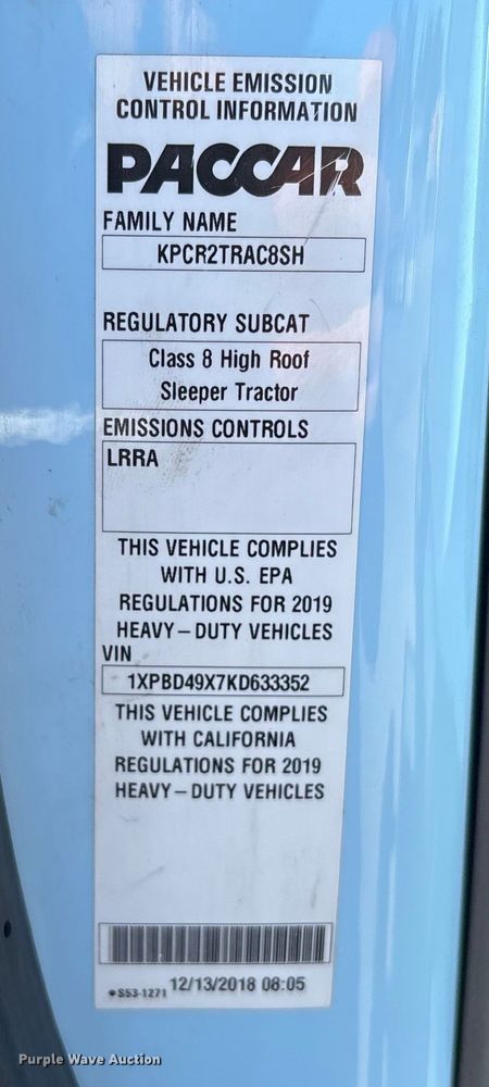 image for item EC3913 2019 Peterbilt 579 semi truck