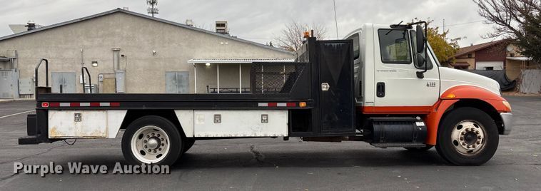 image for item EC8130 2006 International 4300 flatbed truck