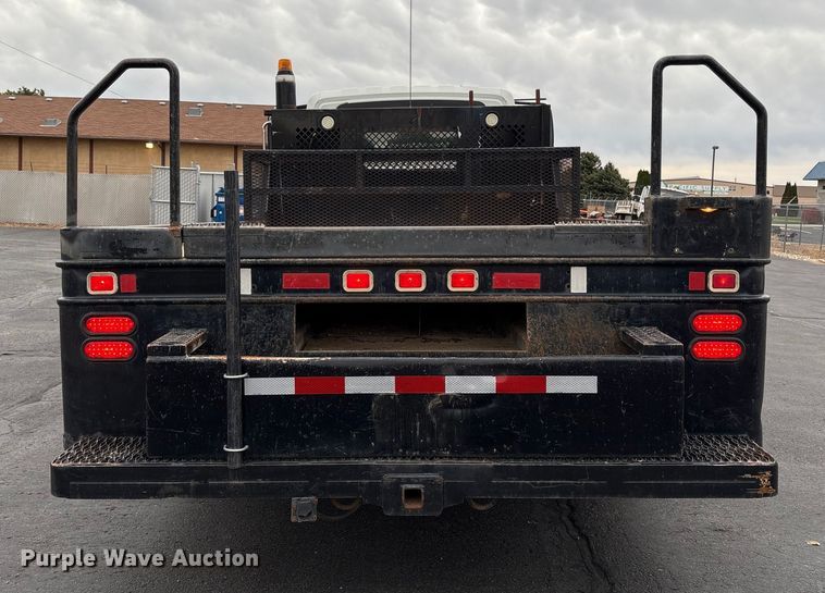 image for item EC8130 2006 International 4300 flatbed truck