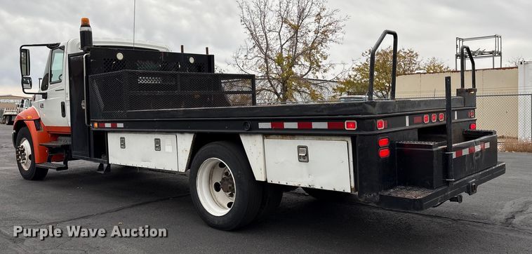 image for item EC8130 2006 International 4300 flatbed truck