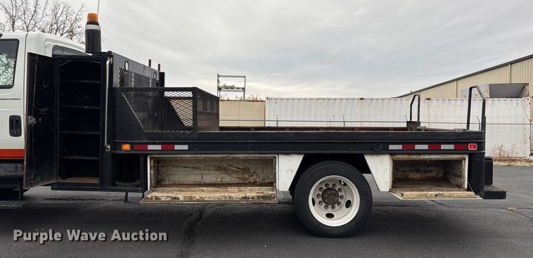 image for item EC8130 2006 International 4300 flatbed truck