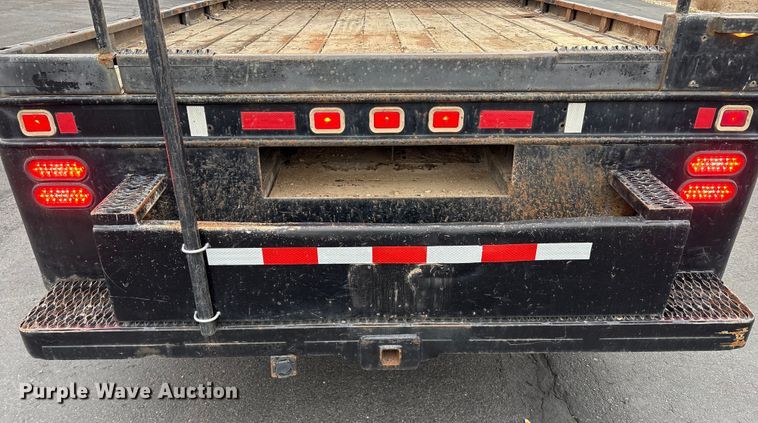 image for item EC8130 2006 International 4300 flatbed truck
