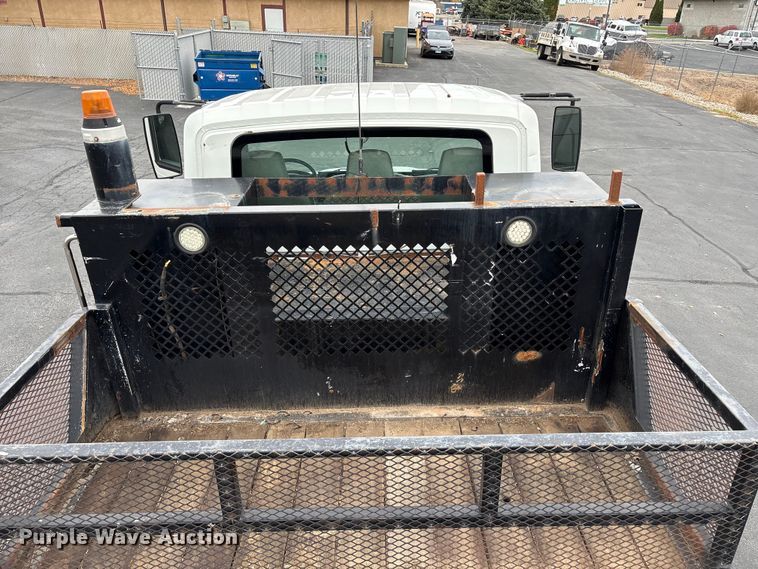 image for item EC8130 2006 International 4300 flatbed truck