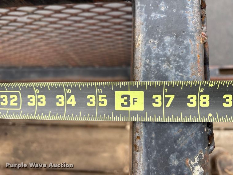 image for item EC8130 2006 International 4300 flatbed truck