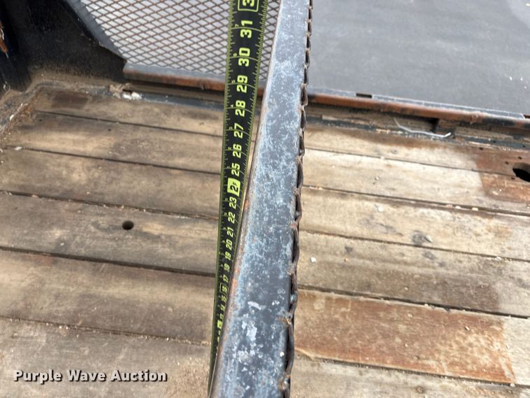 image for item EC8130 2006 International 4300 flatbed truck