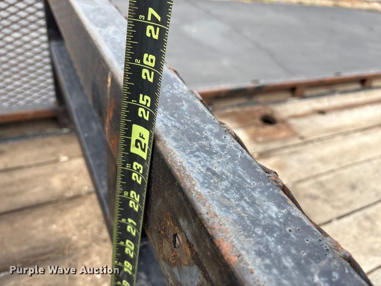 image for item EC8130 2006 International 4300 flatbed truck