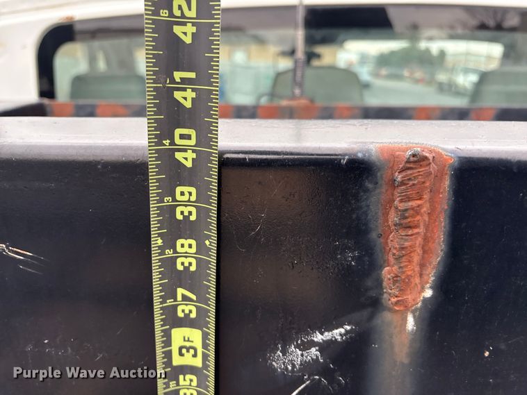 image for item EC8130 2006 International 4300 flatbed truck