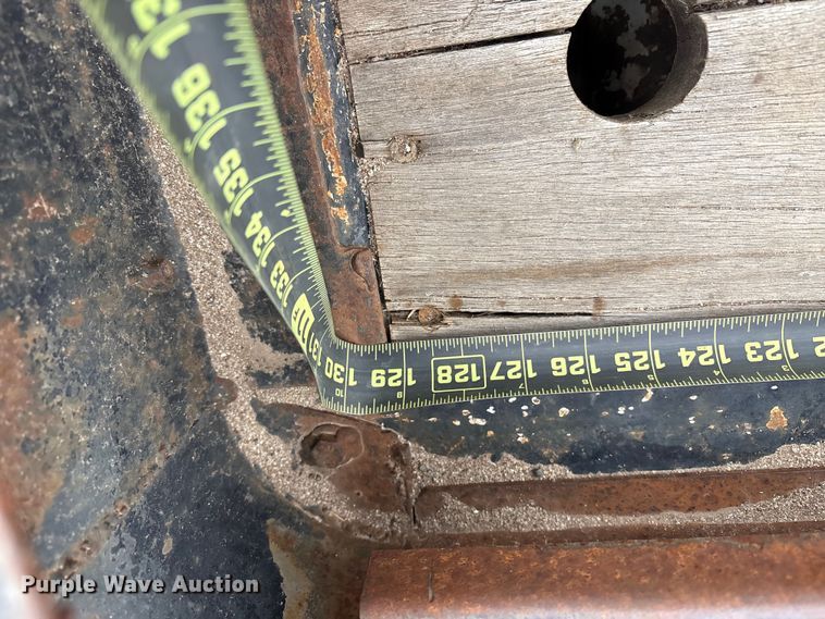 image for item EC8130 2006 International 4300 flatbed truck