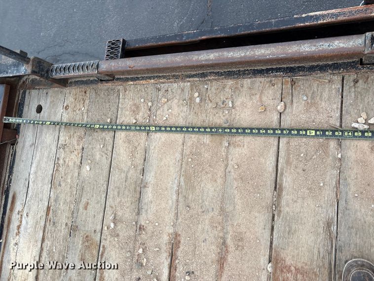 image for item EC8130 2006 International 4300 flatbed truck