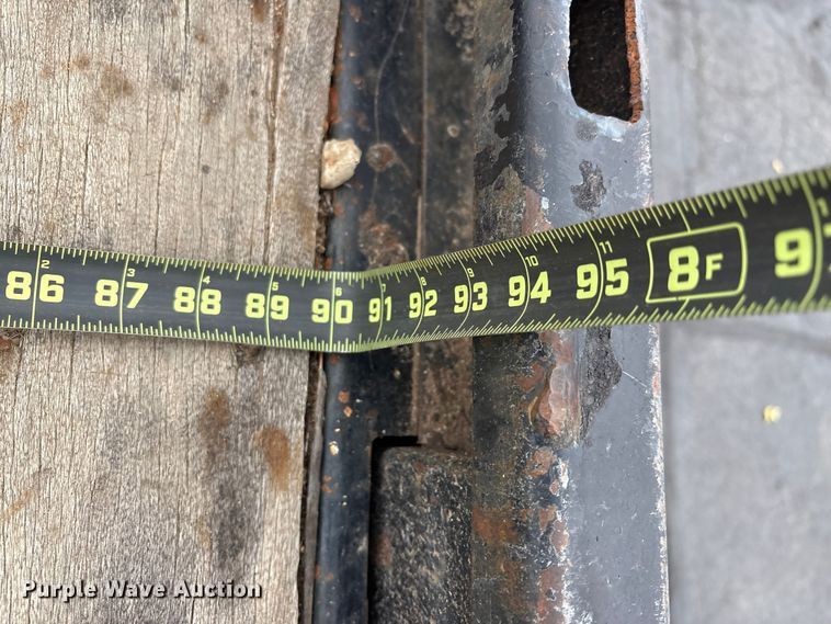 image for item EC8130 2006 International 4300 flatbed truck