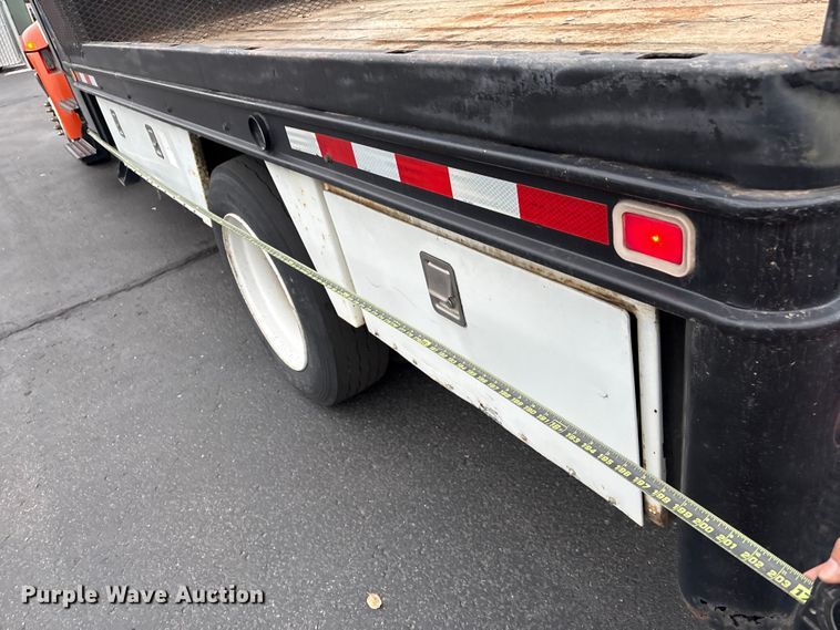 image for item EC8130 2006 International 4300 flatbed truck