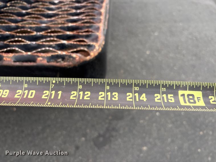 image for item EC8130 2006 International 4300 flatbed truck