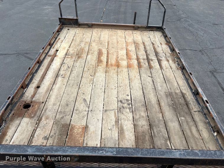 image for item EC8130 2006 International 4300 flatbed truck