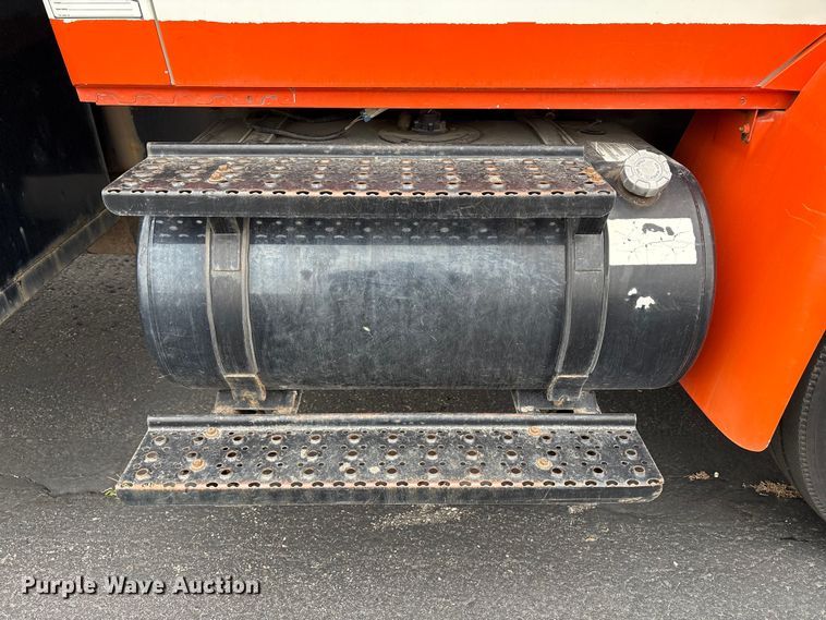 image for item EC8130 2006 International 4300 flatbed truck