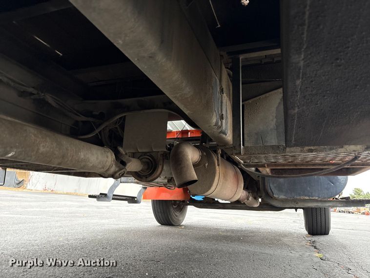 image for item EC8130 2006 International 4300 flatbed truck