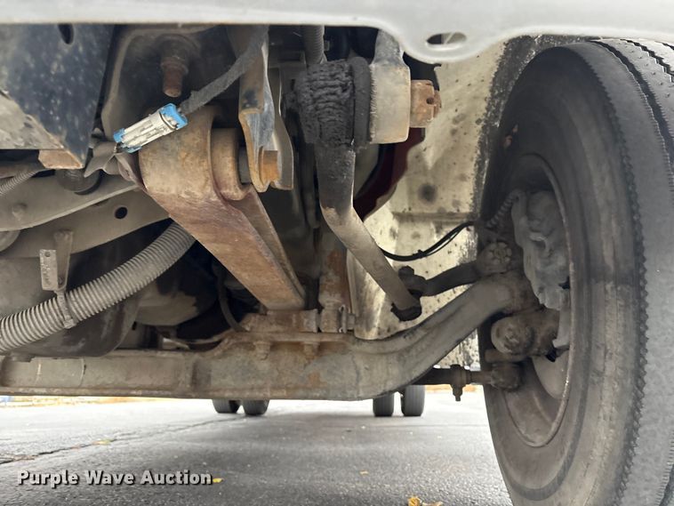 image for item EC8130 2006 International 4300 flatbed truck