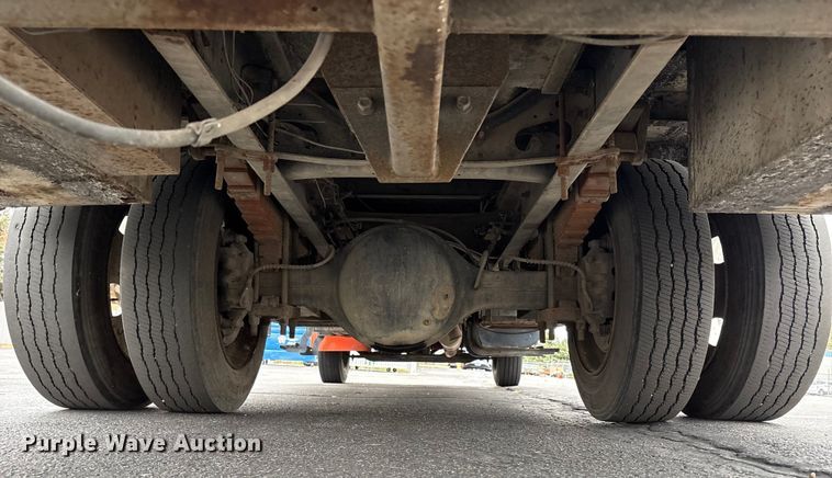 image for item EC8130 2006 International 4300 flatbed truck