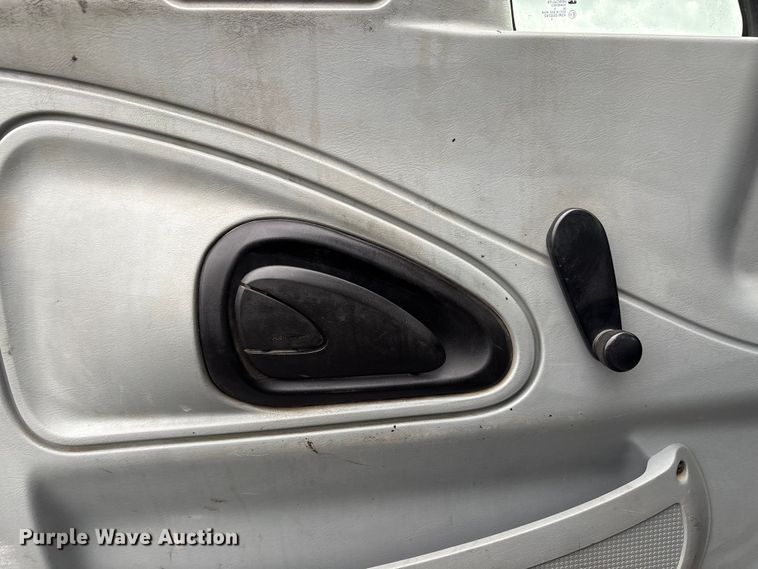 image for item EC8130 2006 International 4300 flatbed truck