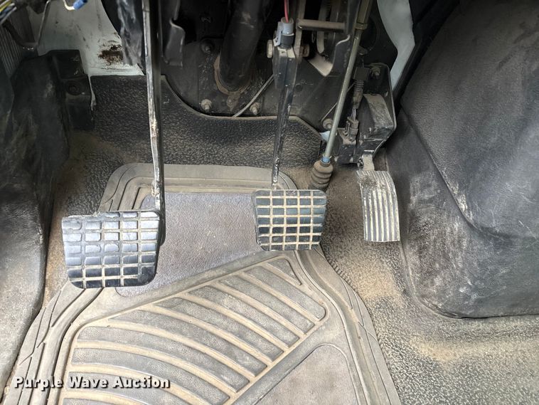 image for item EC8130 2006 International 4300 flatbed truck